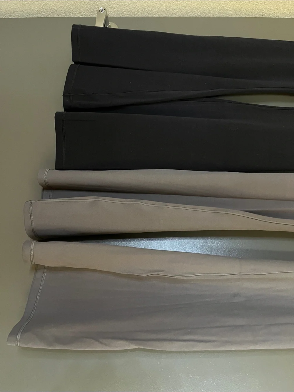 Women's High-Waist Flared Yoga Pants - Picture 4 of 5